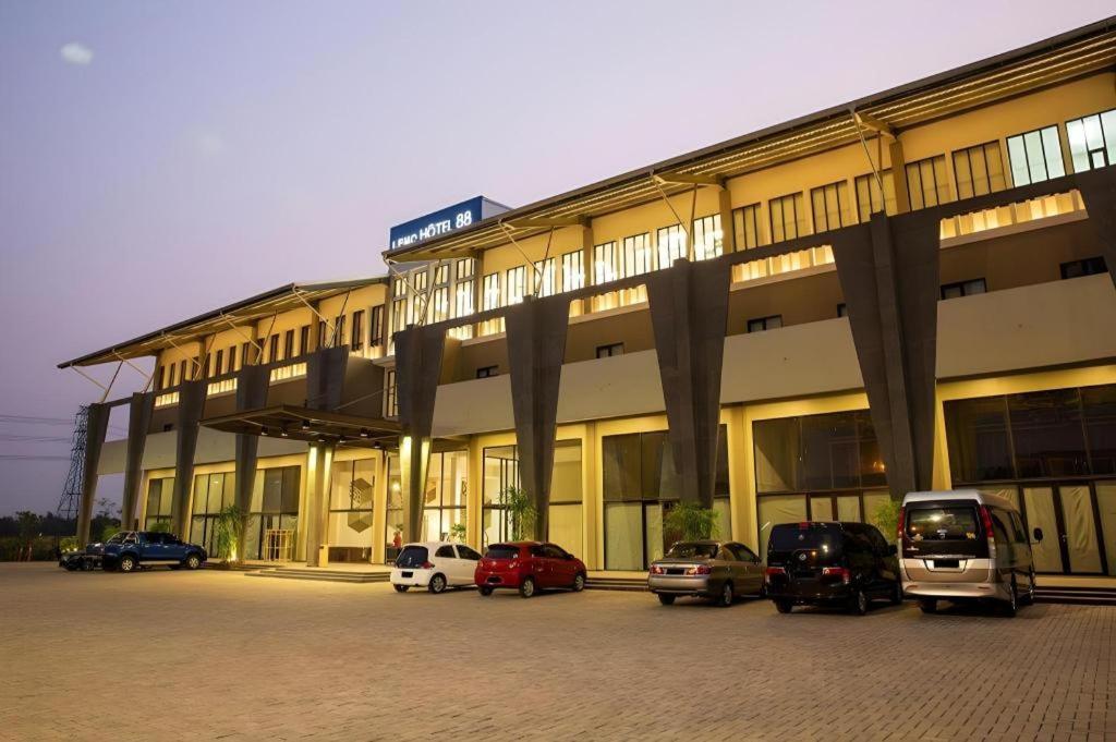 Lemo Hotel Serpong Tangerang Kültér fotó