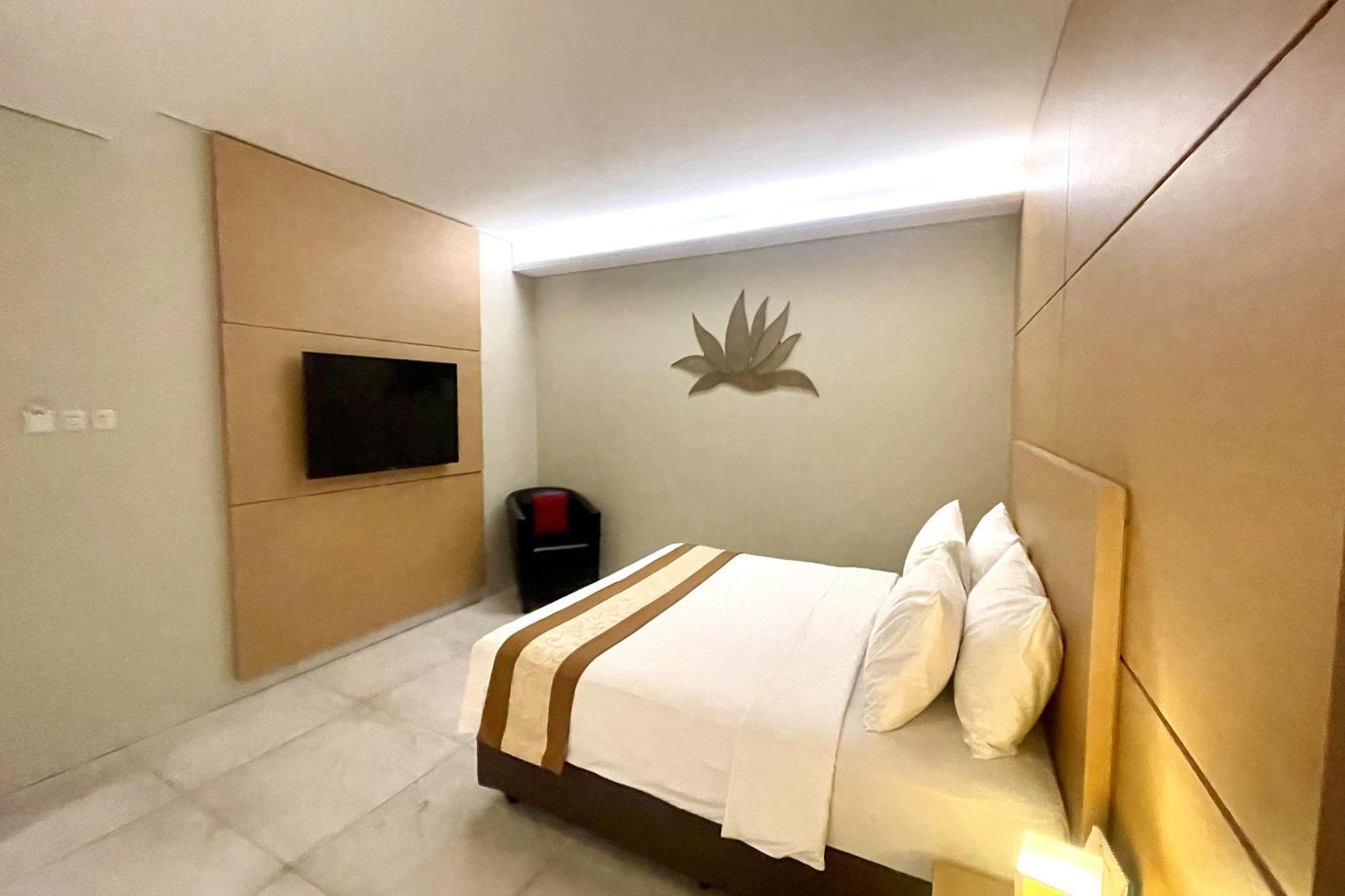 Lemo Hotel Serpong Tangerang Kültér fotó