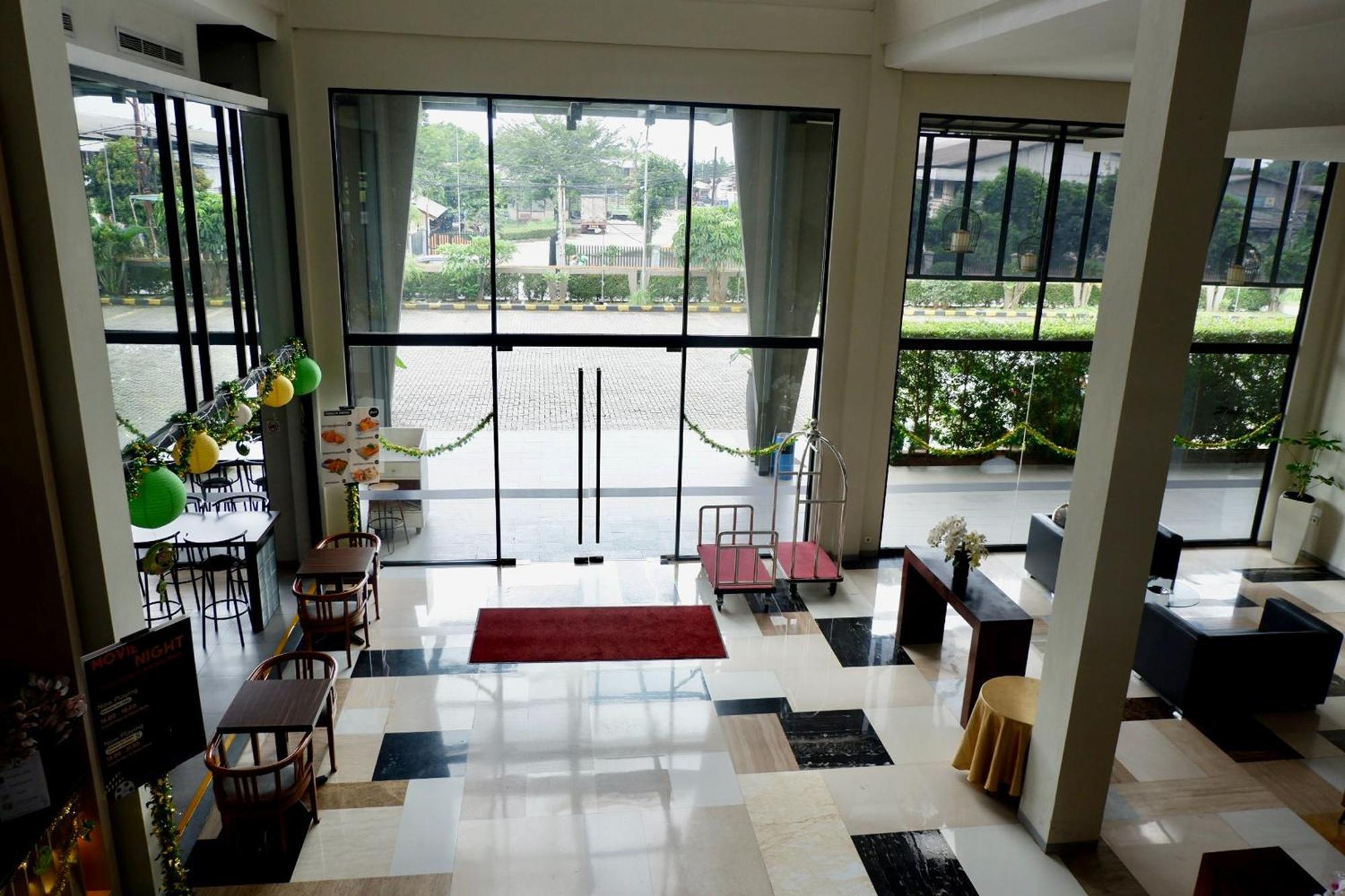 Lemo Hotel Serpong Tangerang Kültér fotó