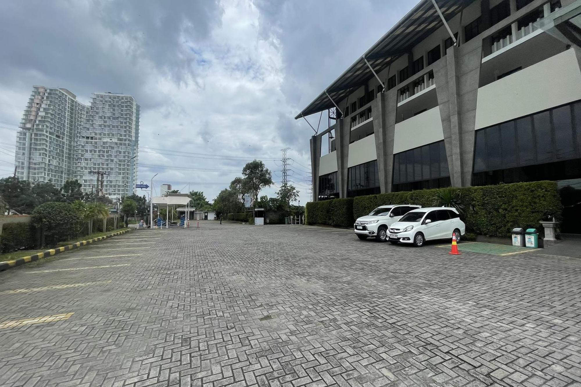 Lemo Hotel Serpong Tangerang Kültér fotó