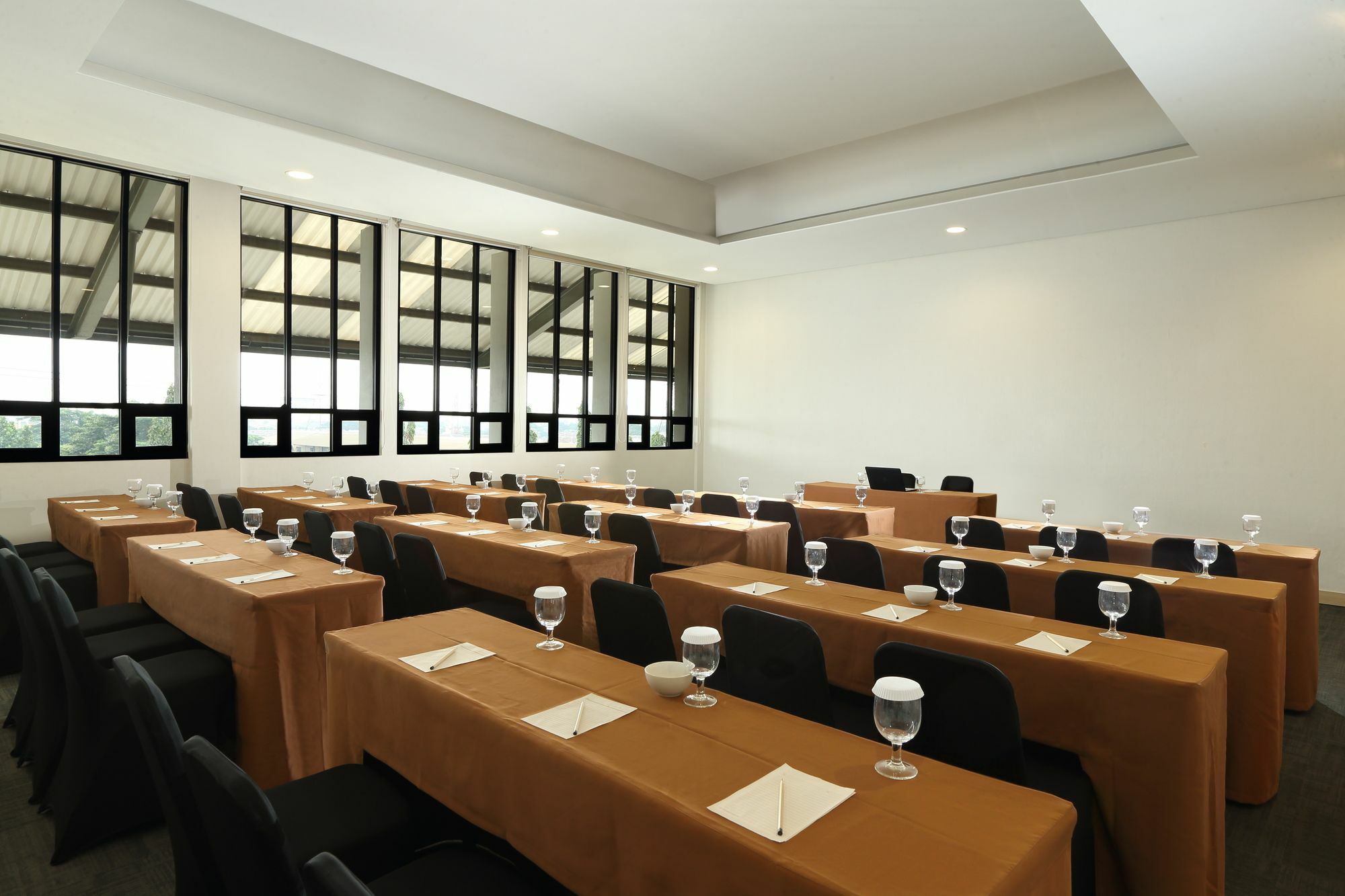 Lemo Hotel Serpong Tangerang Kültér fotó