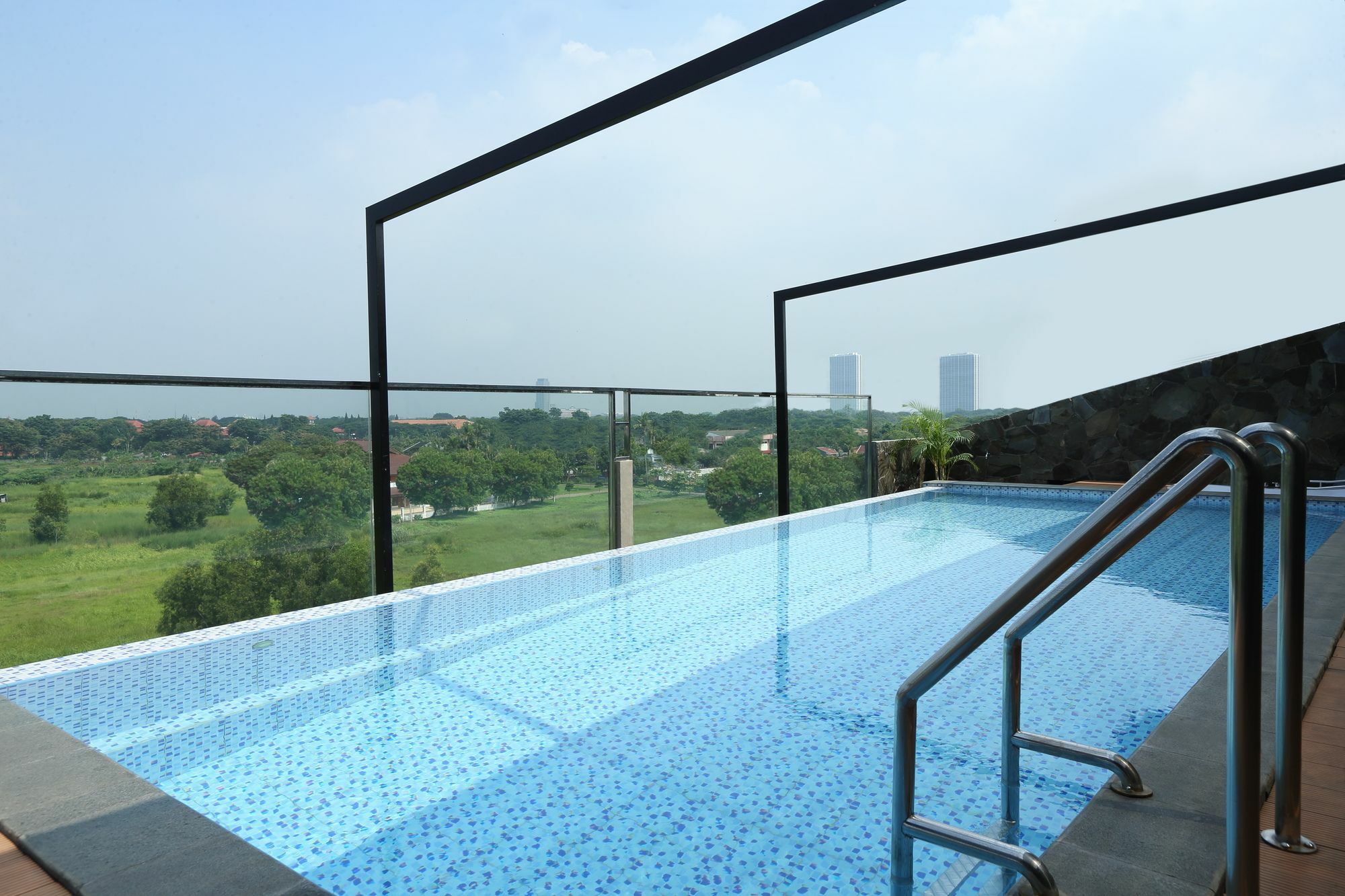 Lemo Hotel Serpong Tangerang Kültér fotó